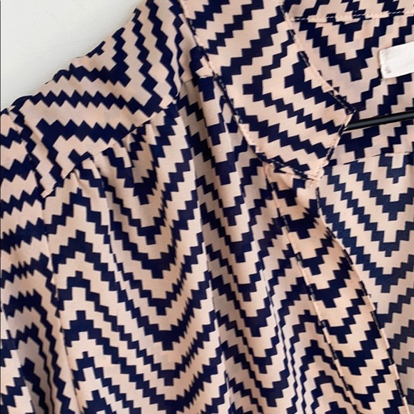 entro 3/4 Sleeved chevron blouse, Size S - Picture 4 of 9